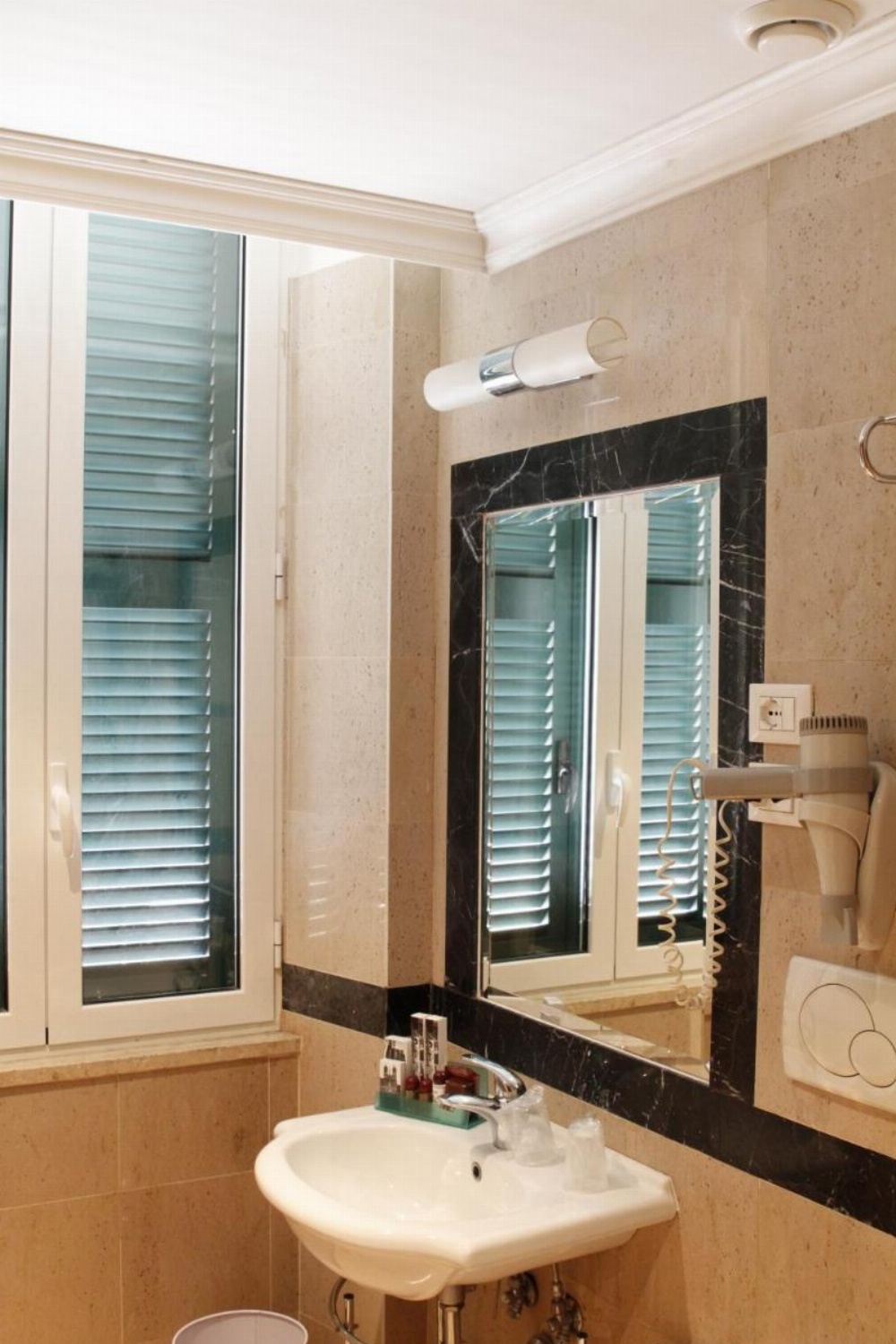 Room image 5